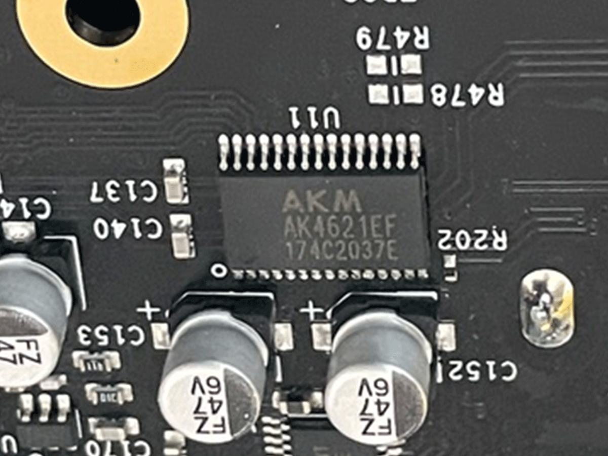 AKM AK4621EF Digital analogue convertors on the SSL 2+