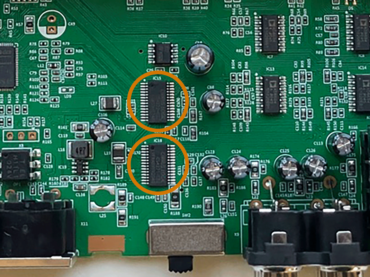 Cirrus Logic digital analogue convertors inside the UMC204HD